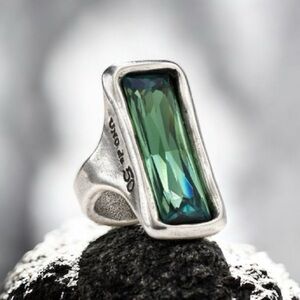 UNO de 50 Silver Ring with Emerald Green Stone